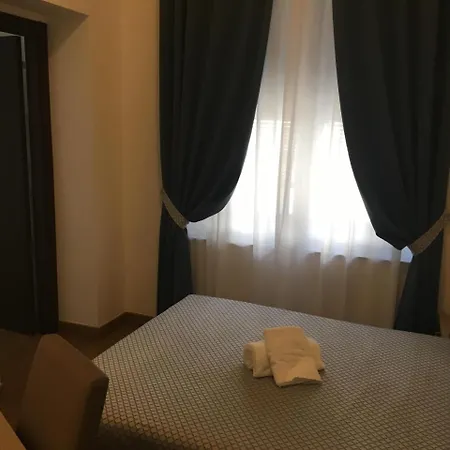 Chopin Hotel 2*